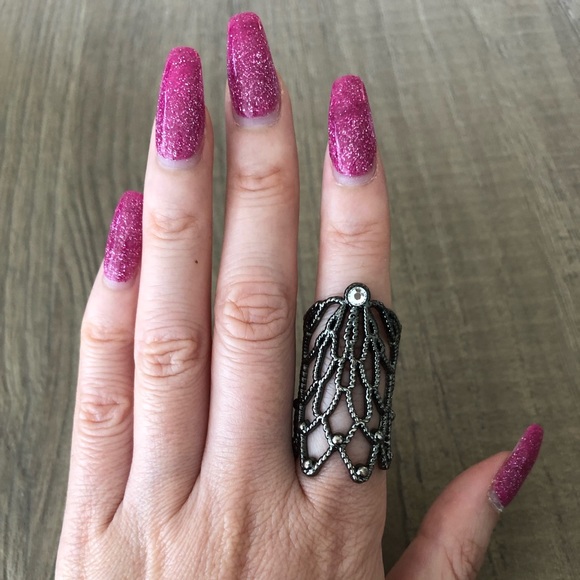 Pretty gothic ring! - Picture 4 of 5